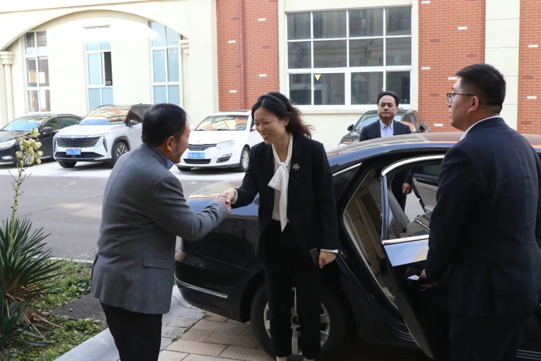 Xue Wenqian, Leiter des neuen Bezirks der Westküste von Qingdao, besuchte Tianyi Muzu zur Recherche und Beratung