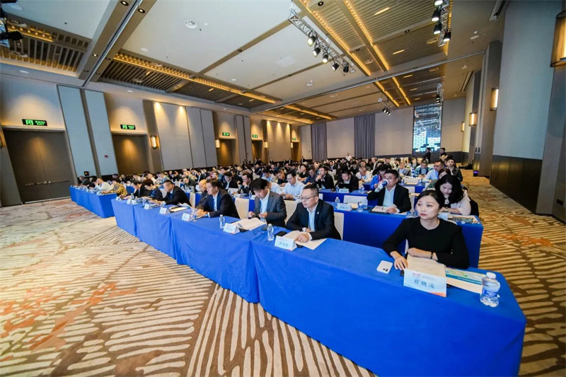 In Nantong fanden die Jahrestagung der Abteilung für wasserstrahlverfestigte Vliesstoffe der CCPA und das 28. Nationale Austauschtreffen zur Produktionstechnologie und -anwendung von wasserstrahlverfestigten Vliesstoffen statt