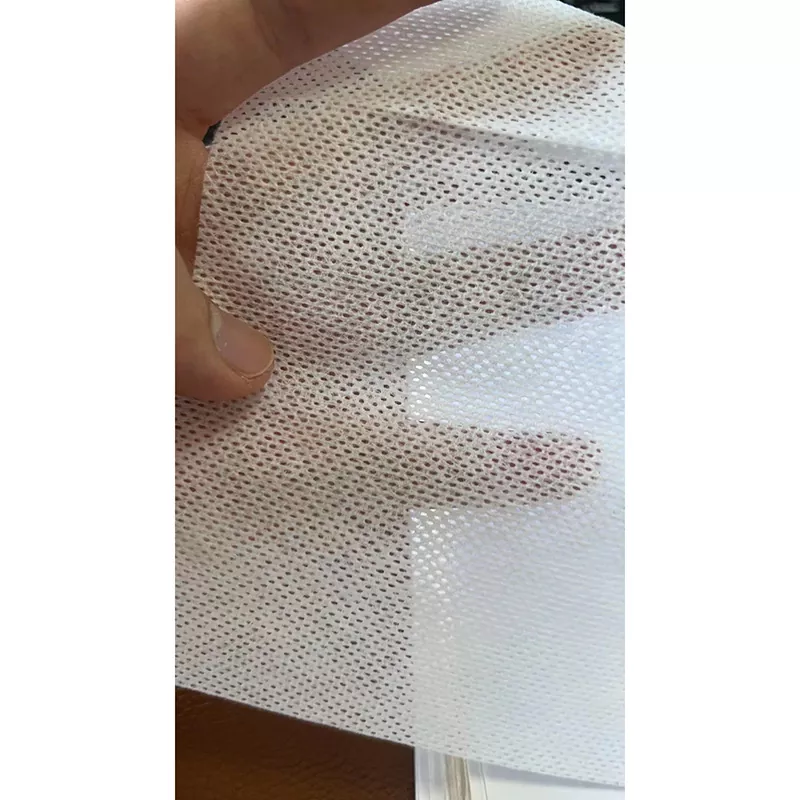 30 % Polyester, 70 % Viskose-Vliesstoff